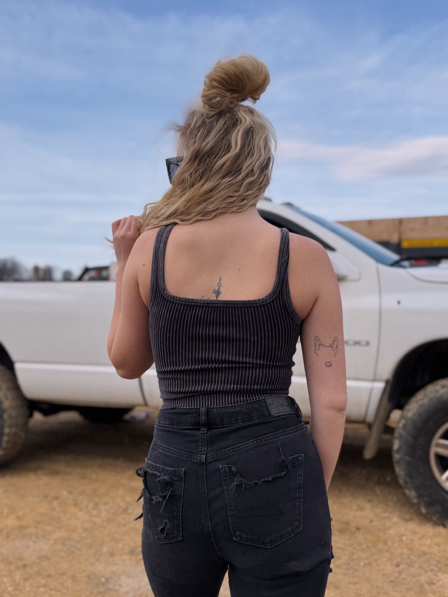 WASHED RIB CROP V-NECK TANK w/ removable bra pad